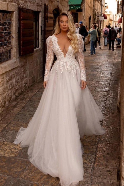 Elegantes vestidos de novia de encaje aline de manga larga con cuello en v