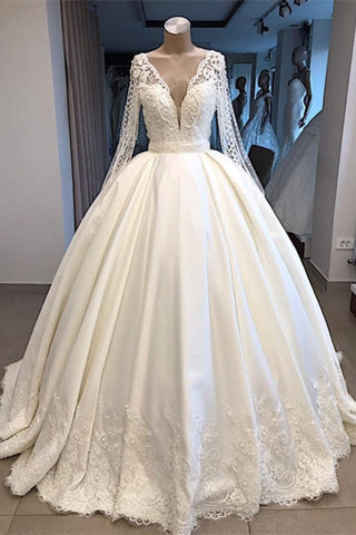 Elegante vestido de novia con mangas. Vestido de novia de princesa blanco.