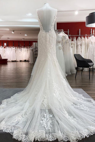 Elegantes vestidos de novia blancos largos de sirena con tul, encaje y espalda descubierta