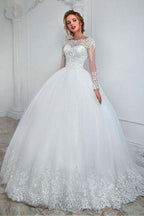 Robe de mariée élégante blanche à manches longues en tulle, ornée d'appliqués de dentelle et d'une coupe trapèze. 