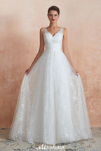 Elegante vestido de novia blanco estilo princesa con escote en V y corte A, de tul y encaje.