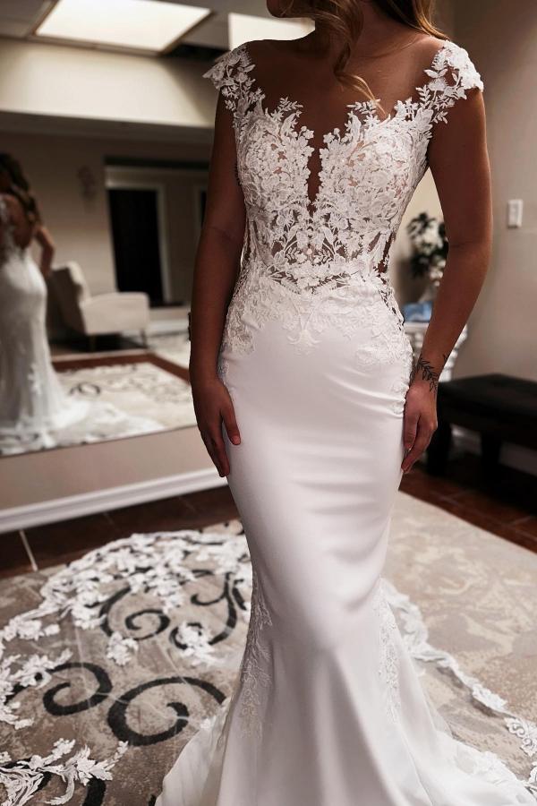 Robe de mariée sirène longue élégante, décolleté cœur, sans manches, traîne chapelle et dos nu