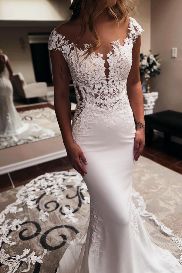 Robe de mariée sirène longue élégante, décolleté cœur, sans manches, traîne chapelle et dos nu