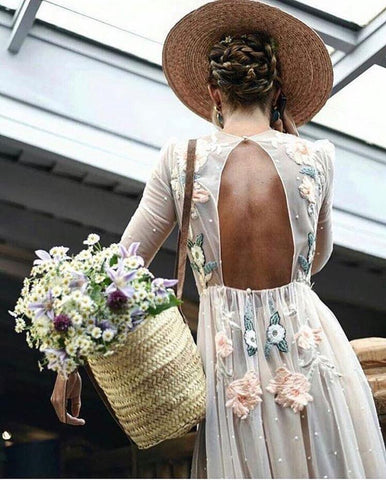 Vestido de fiesta brillante de manga larga con espalda descubierta, bordado y corte en A.