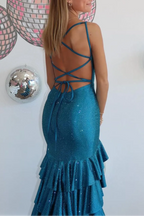 Enolia | Vestido largo de fiesta estilo sirena con tirantes finos, volantes de pedrería y abertura