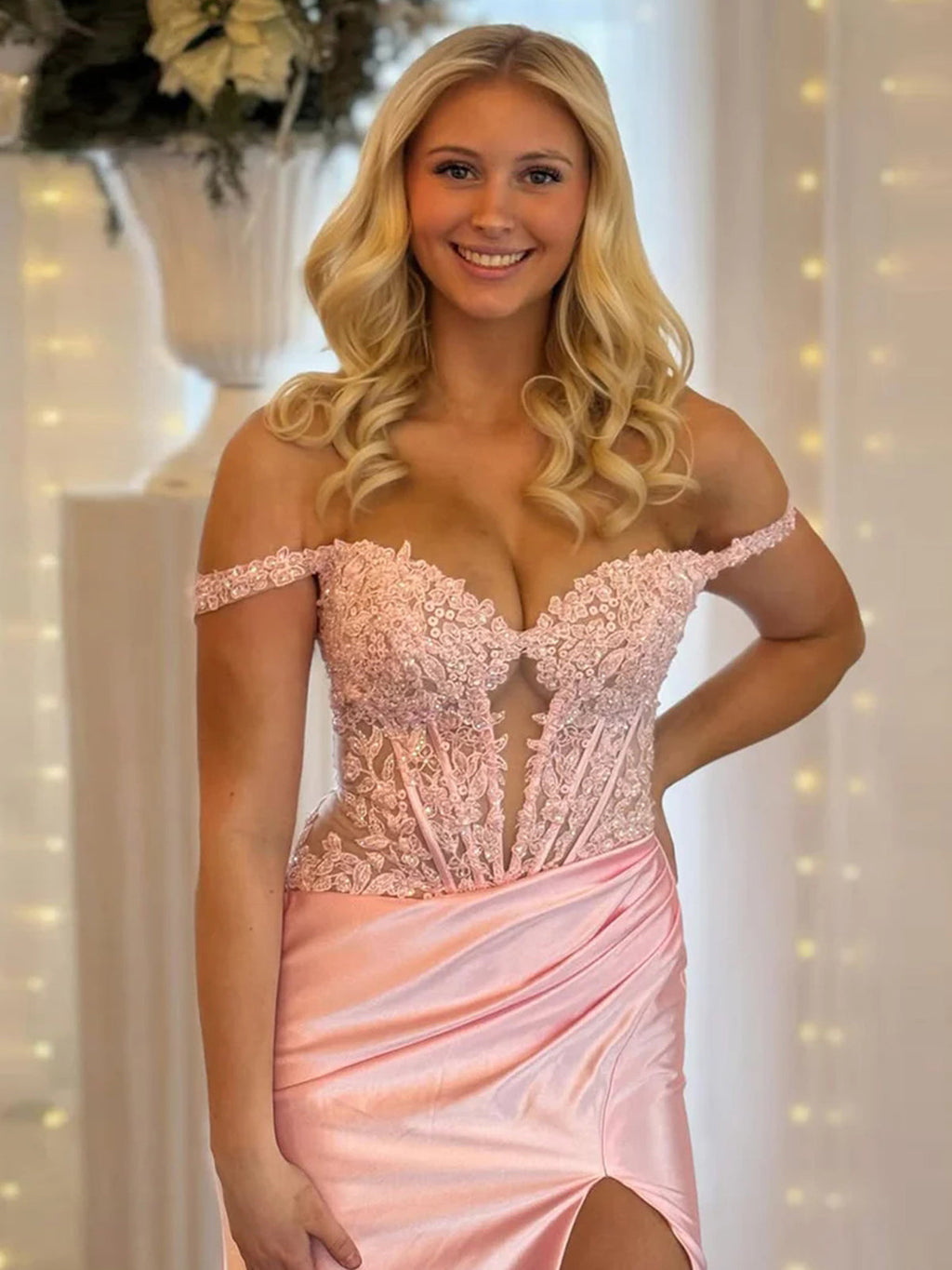 Eseld | Robe de bal longue sirène en satin rose avec décolleté cœur et fente