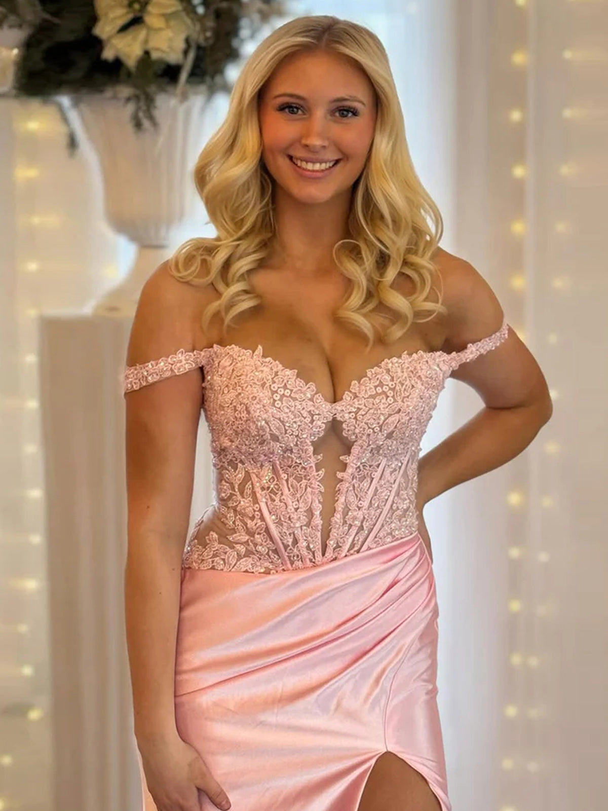 Eseld | Robe de bal longue sirène en satin rose avec décolleté cœur et fente