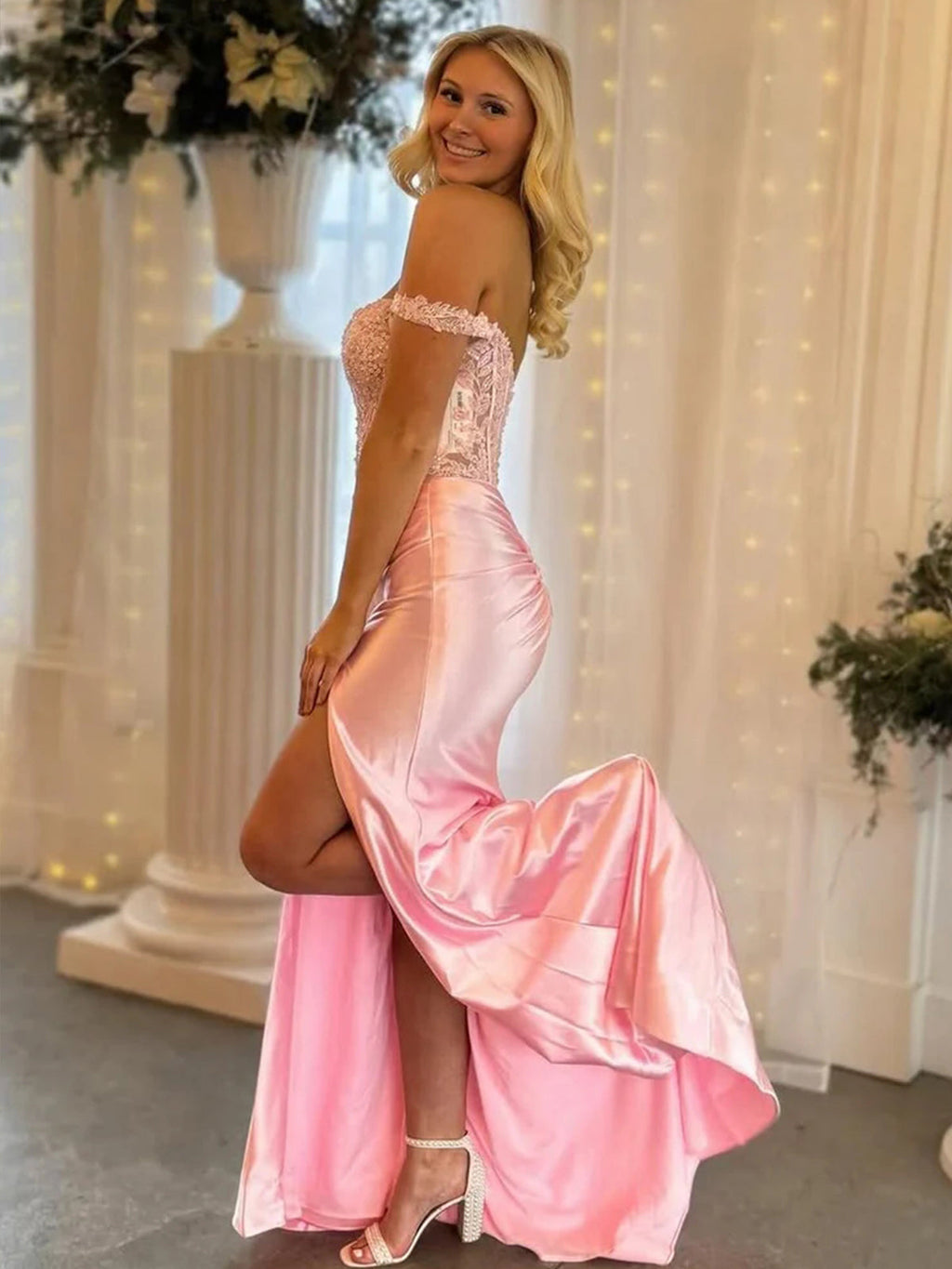Eseld | Robe de bal longue sirène en satin rose avec décolleté cœur et fente