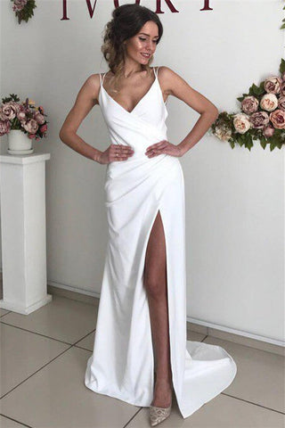Excelente vestido de novia largo de sirena, blanco satinado, sin espalda y con abertura.