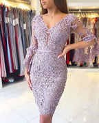 Robes de bal courtes en dentelle exquise avec manches