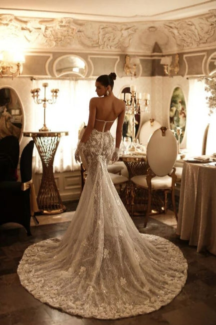 Robe de mariée sirène longue ivoire exquise, col en V, sans bretelles, en tulle et dentelle, robe de mariée en tulle et dentelle, sans bretelles. Exquise.