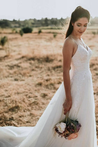 Exquisitos vestidos de novia de encaje sin mangas, corte en A y hasta el suelo con tirantes finos 