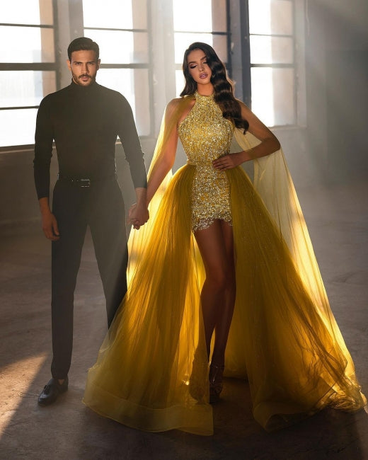 Robes de bal extravagantes, longues, dorées, sans manches et avec traîne amovible