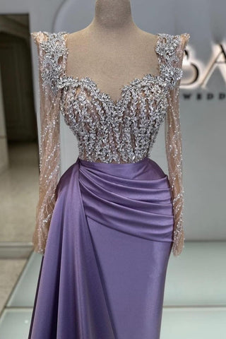 Robe de bal extravagante longue en dentelle violette perlée et pailletée à manches longues