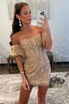 Robe fourreau élégante à corset et décolleté cœur, manches courtes, idéale pour un bal de fin d'année.