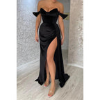 Vestido de noche formal largo negro plisado con escote en V y abertura