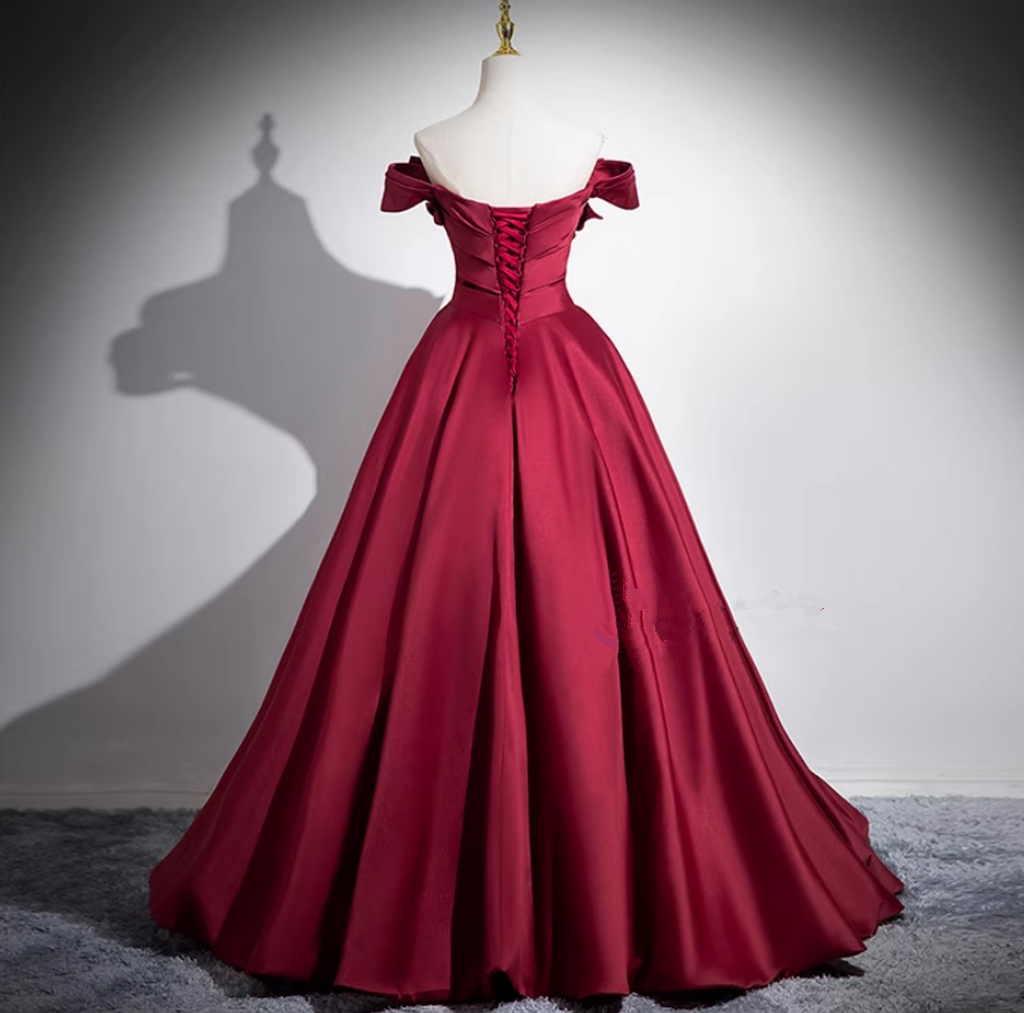 Robe de bal élégante en satin bordeaux plissé, coupe trapèze, référence Y7661