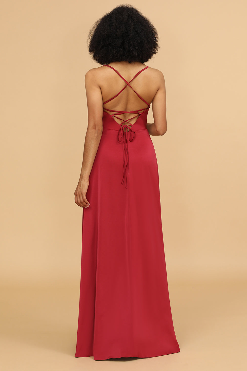 Vestido de dama de honor de satén con espalda de cordones