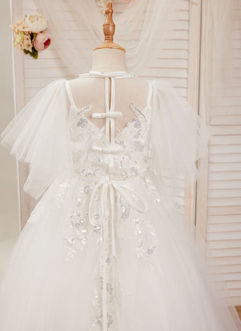 Vestido de niña de las flores para la Primera Comunión, corte en A, de tul con cola de barrido, color marfil. 