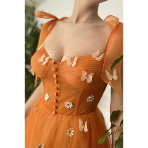 Robe de bal longue trapèze à bretelles spaghetti et décolleté en cœur avec poches 