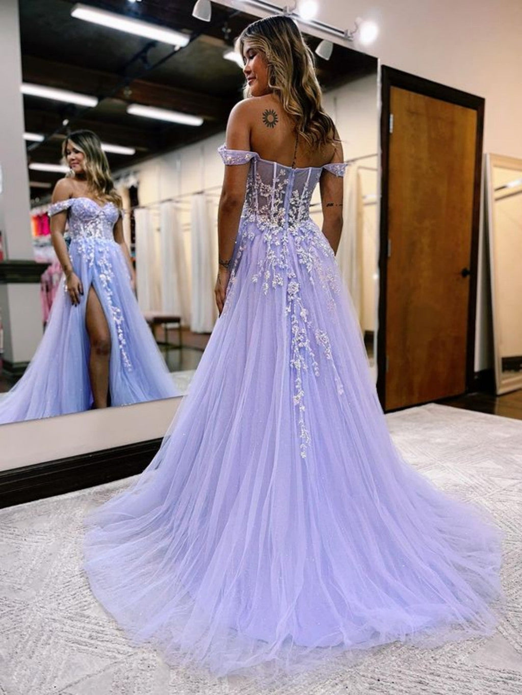 Meadow | Vestido de graduación de tul y encaje con hombros descubiertos y abertura