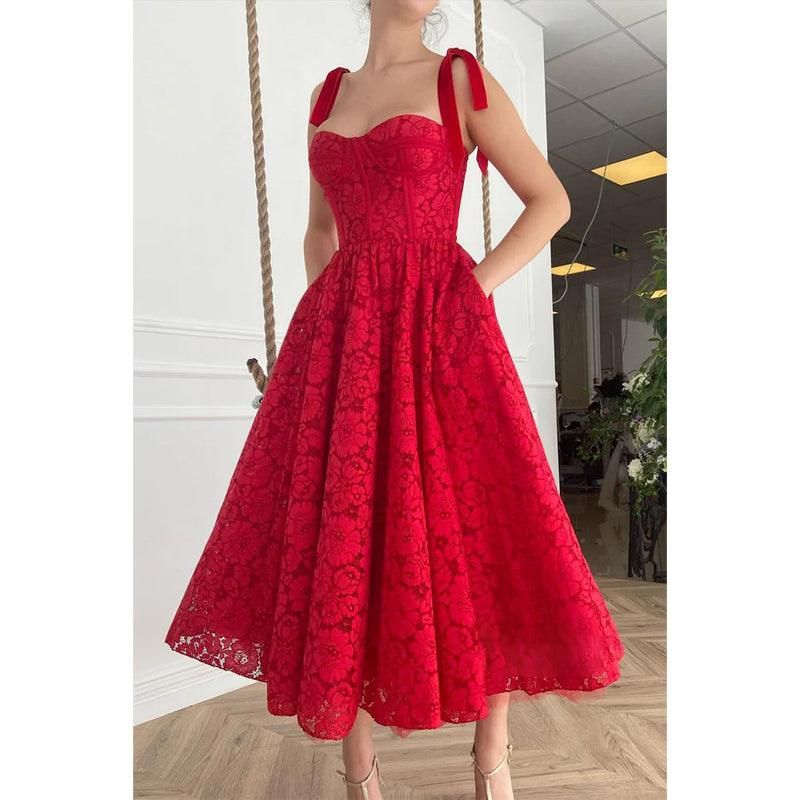 Robe de soirée en dentelle bordeaux avec poches 