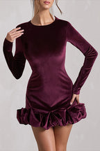 Robe mini en velours violet à col rond, manches longues et ourlet bouffant froncé 