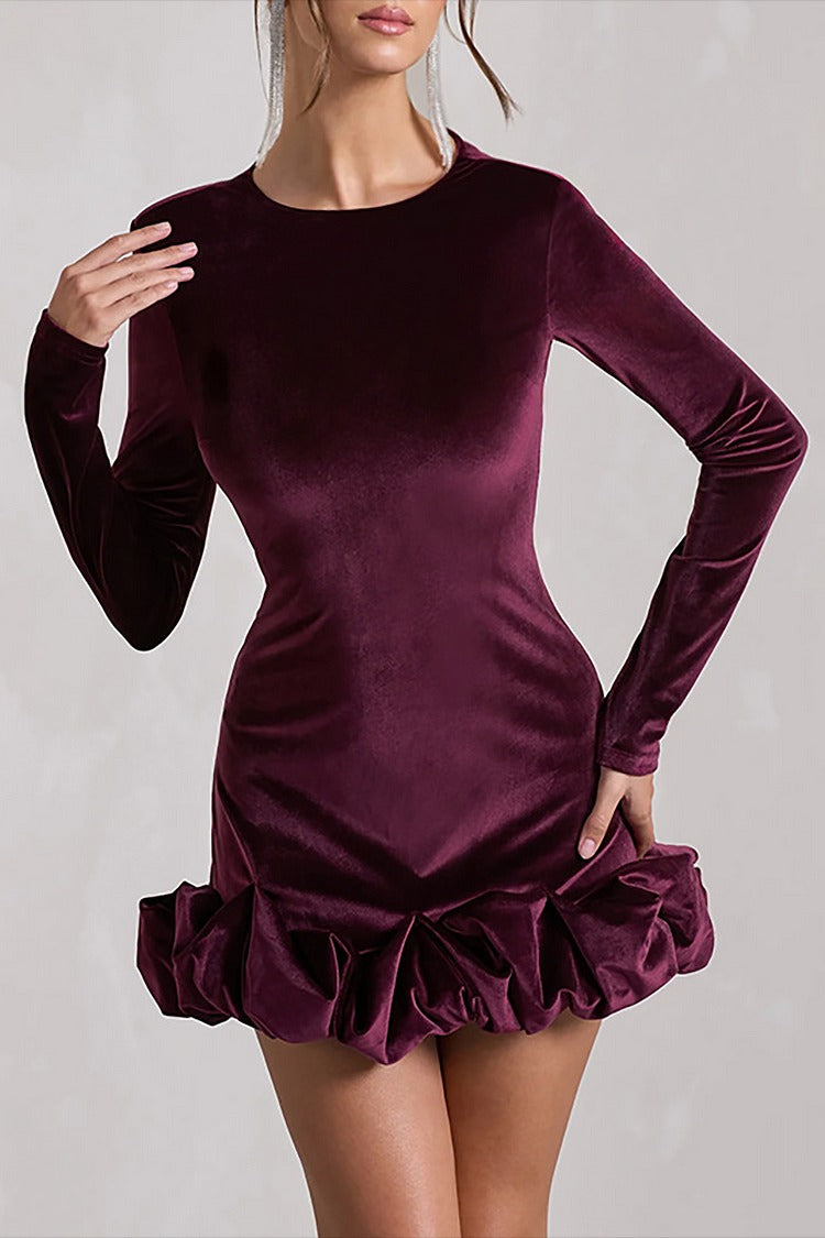 Robe mini en velours violet à col rond, manches longues et ourlet bouffant froncé 