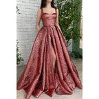 Robe de bal longue à bretelles spaghetti et fente haute 