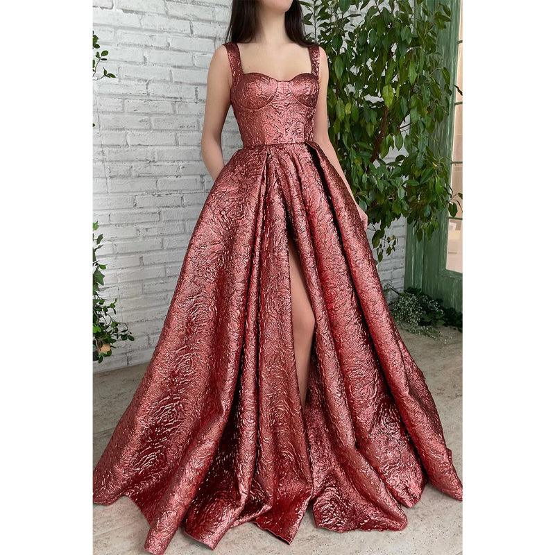 Robe de bal longue à bretelles spaghetti et fente haute 
