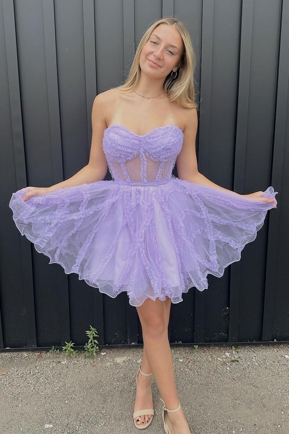 Robe de bal tendance en tulle fuchsia à bustier cœur et coupe trapèze