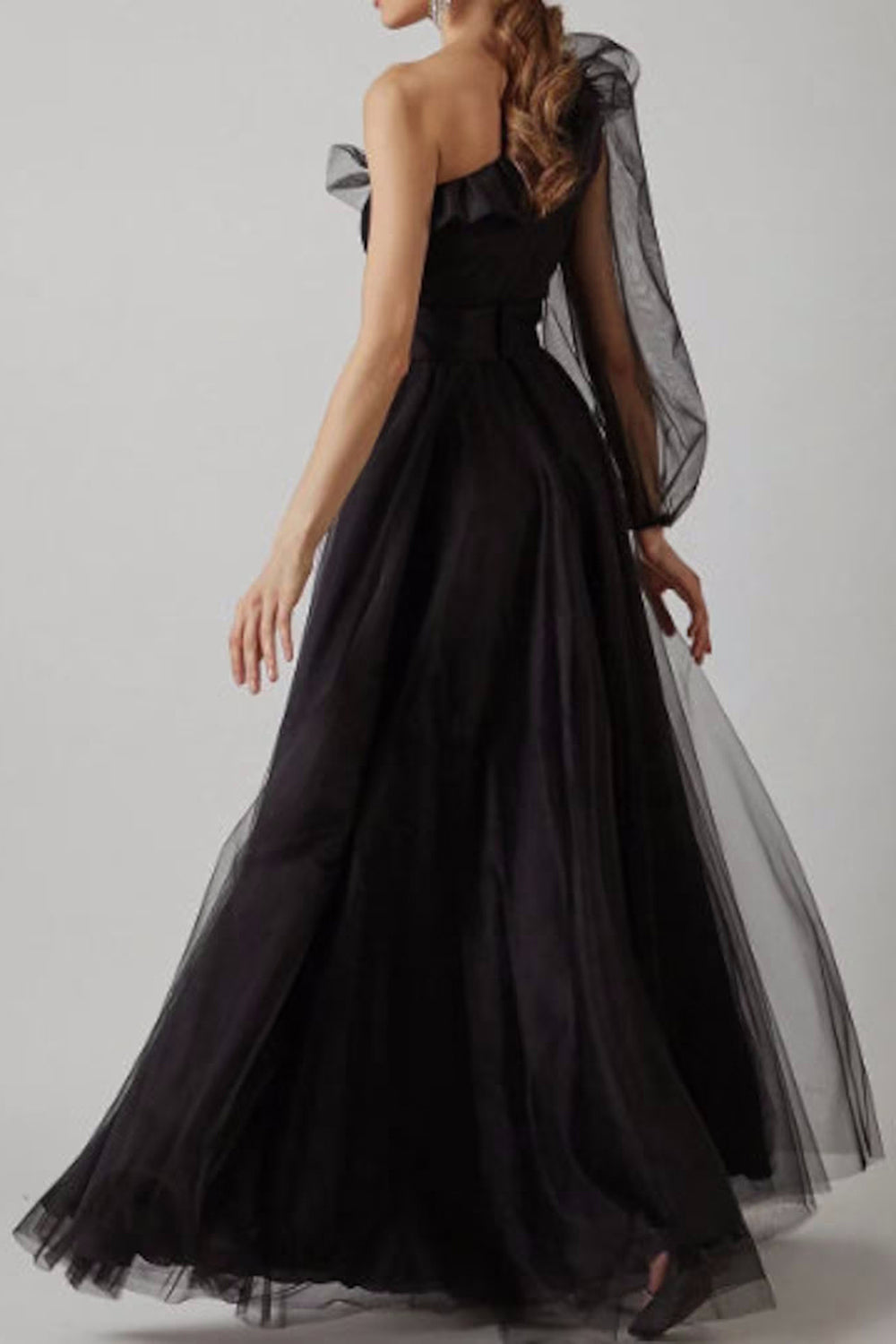 Vestido largo de fiesta negro de corte A con un solo hombro y mangas largas
