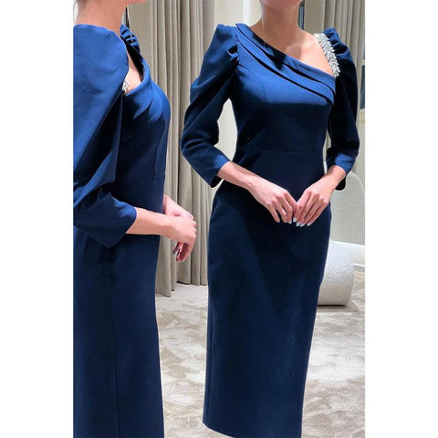 Vestido de noche formal con escote barco, mangas 3/4 y cuentas, corte tubo/columna 