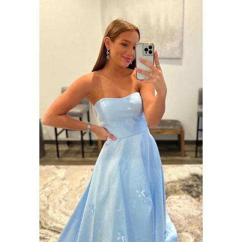 Robe de bal longue trapèze sans bretelles avec appliques et traîne