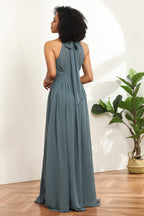 Robe de demoiselle d'honneur longue en mousseline grise à col halter froncée et fente