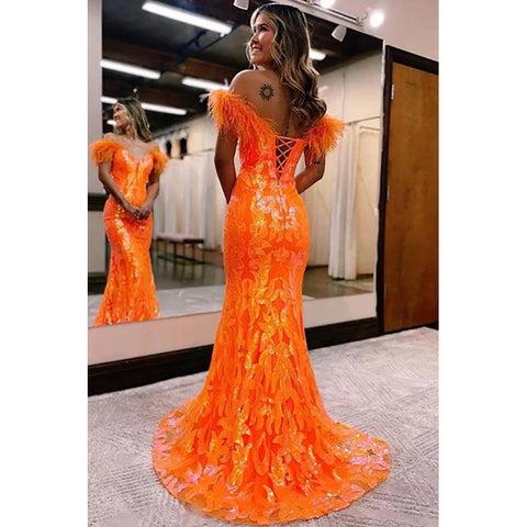 Robe de bal longue sirène à paillettes orange scintillantes et épaules dénudées avec plumes