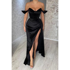 Vestido de noche formal largo negro plisado con escote en V y abertura