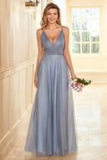 Vestido largo de dama de honor gris y azul con tirantes finos y corte en A