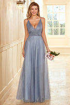 Vestido largo de dama de honor gris y azul con tirantes finos y corte en A