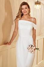 Vestido largo blanco de dama de honor con tirantes finos y corte ajustado