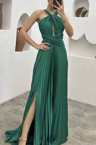 Elegantes vestidos de noche lisos con escote halter y pliegues 