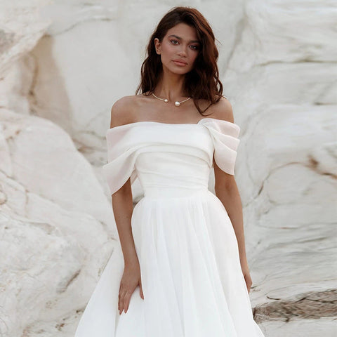 Robe de mariée bohème simple en forme de A, sexy, épaules dénudées, en tulle plissé blanc, idéale pour la plage, les bals de fin d'année et les mariages (collection 2023).