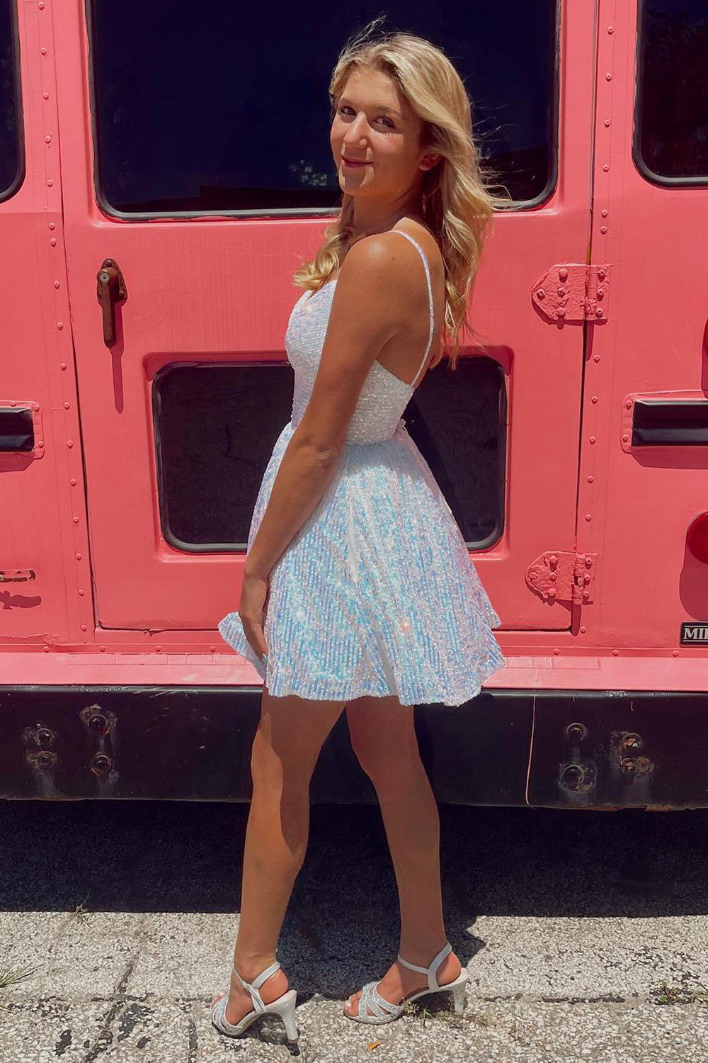 Robe de bal à sequins avec dos nu