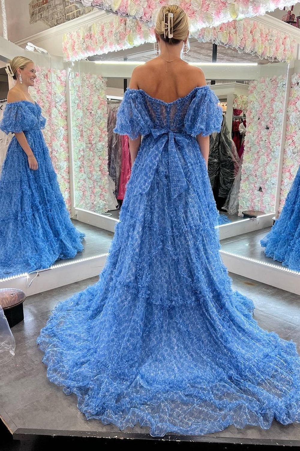 Robe de bal bleue corset à épaules dénudées et manches courtes Unreal Date