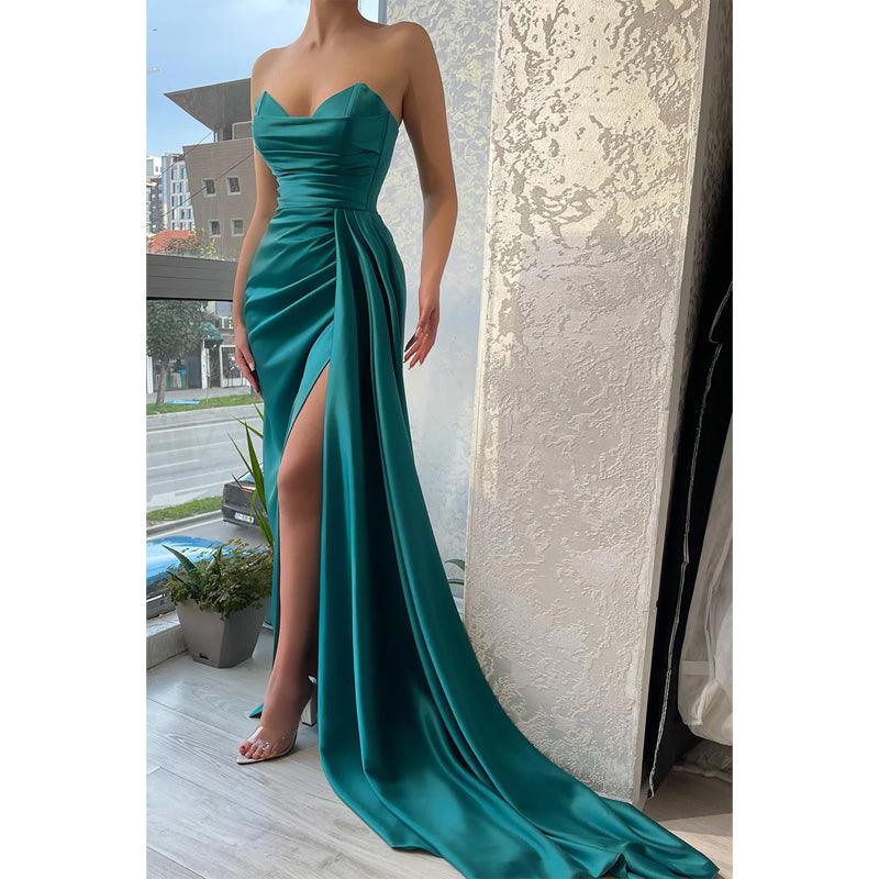 Vestido de fiesta largo con escote en V, pliegues y abertura lateral