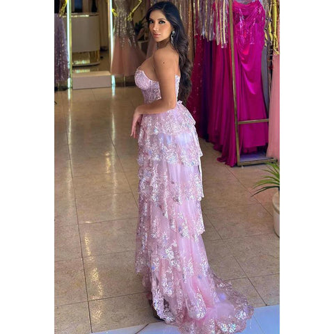 Robe de bal de fin d'année glamour et spectaculaire, coupe trapèze, épaules dénudées, sans manches