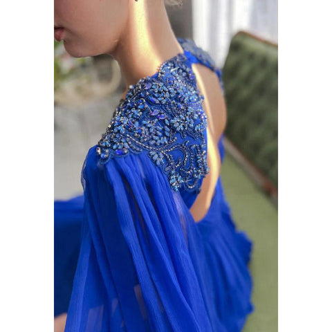 Robe de bal élégante et luxueuse, col en V, coupe trapèze, froncée, fente latérale, avec broderies