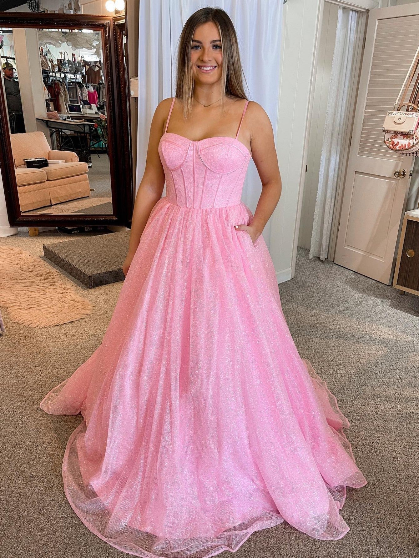 Vestido de graduación de tul brillante corte A con bolsillos