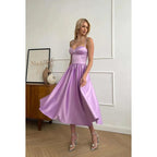 Robe de soirée mi-longue en satin froncé, simple, décolleté en cœur, sans manches 