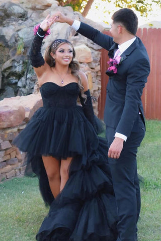 Vestido de graduación asimétrico de tul con volantes y corte en A